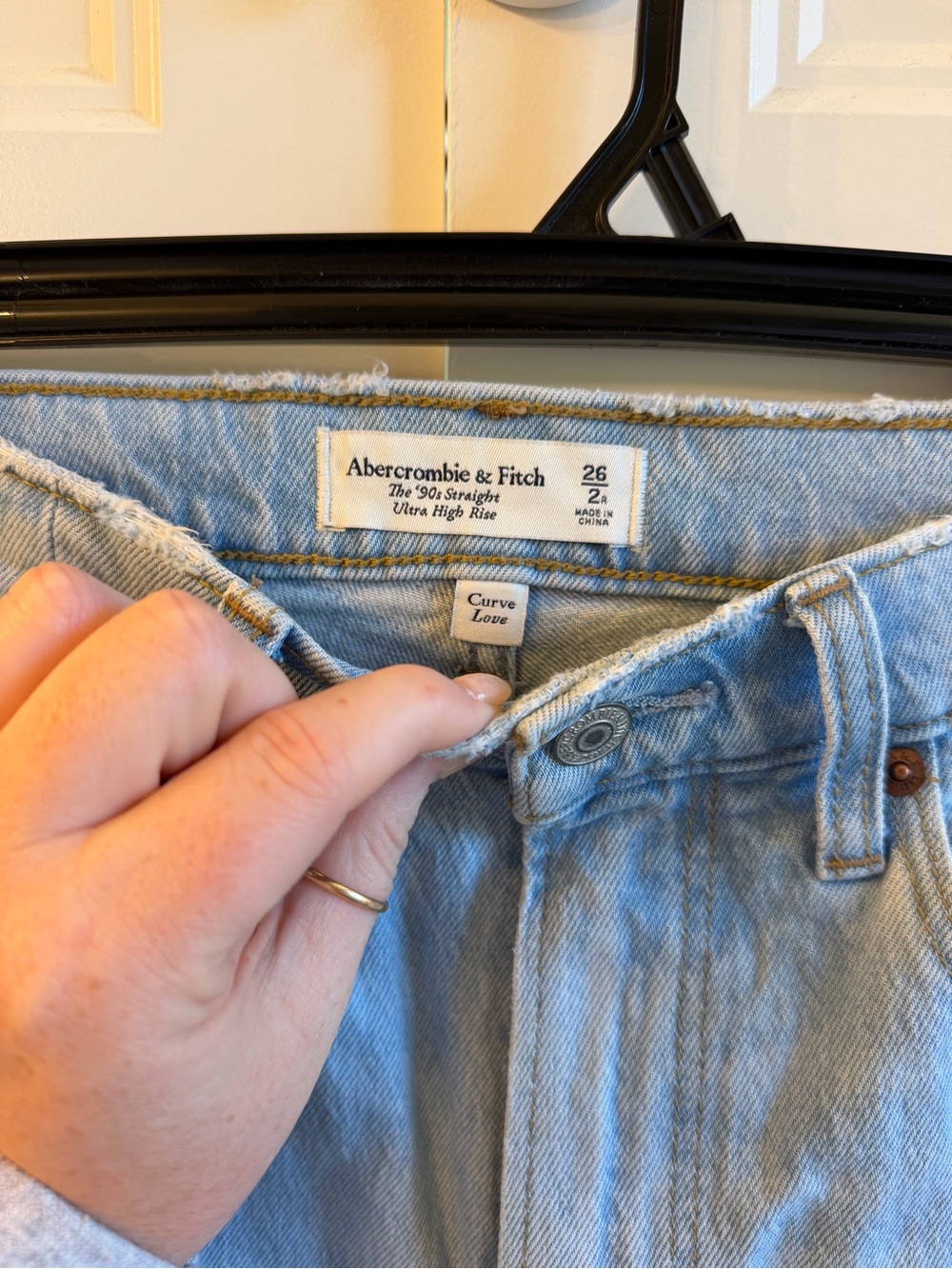 Abercrombie 90s Straight Ultra High Rise Split Hem Jeans Size 26